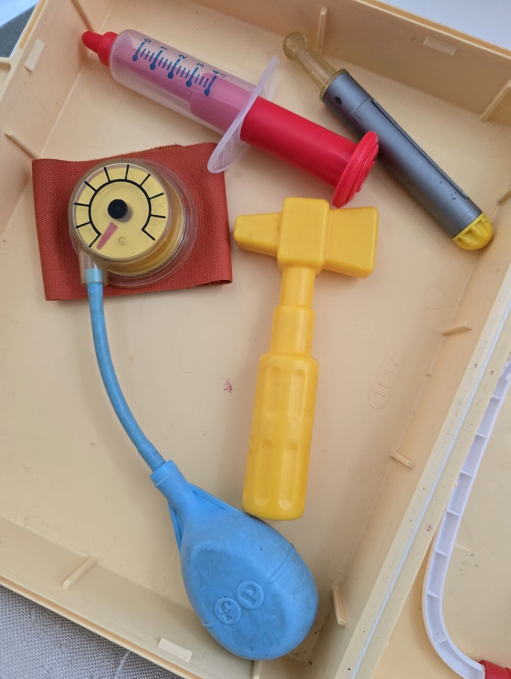 Vintage 1977 Fisher-Price Medical Kit Case & Accessories 70s Doctor Toy - Picture 5 of 6